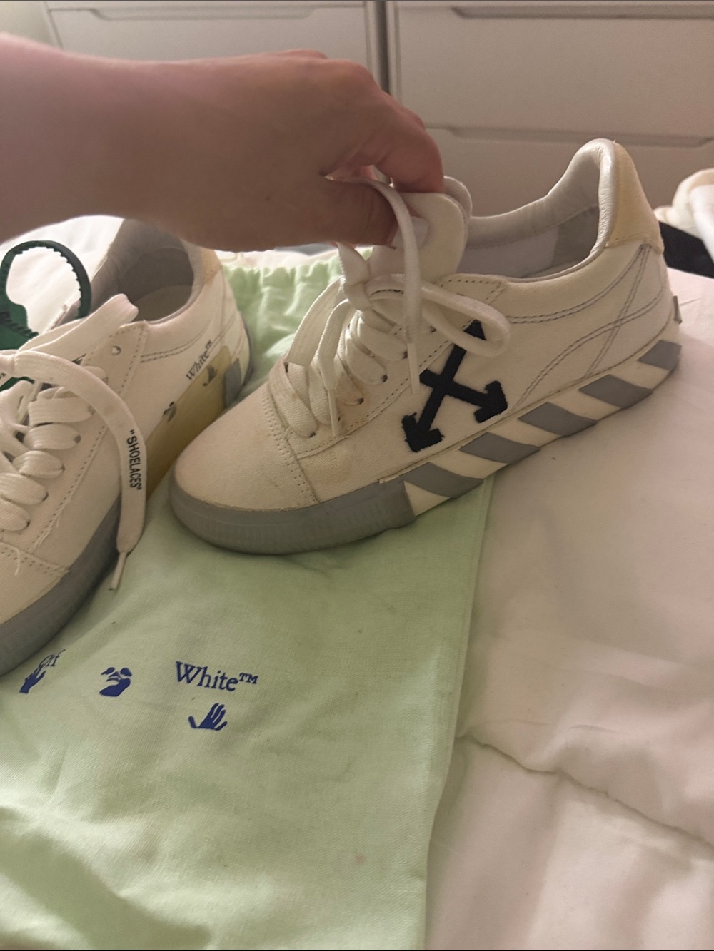 Off-White Cream Low-Top Sneakers with Black Arrow